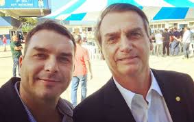 Flavio bolsonaro, rio de janeiro. Bolsonaro Entrega O Filho Flavio Para Nao Perder Os Dedos Diz Jurista Pela Democracia