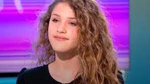 Apres des recherche sur internet j'ai trouver ce. Lou 14 Ans Chanteuse Et Comedienne A L Avenir Prometteur