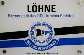 Get dsc arminia bielefeld logo in (.ai) vector format. 2 Schilder Fur Die Kooperationspartnerschaft Mit Dsc Arminia Bielefeld Grune Im Kreis Herford