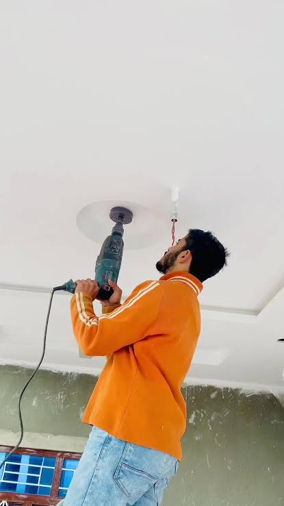 Fitter hanging a pendant light in a New Eltham SE9 home