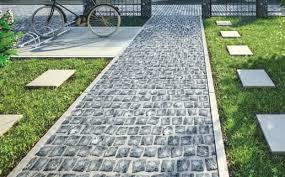 Achte dabei auf ein gutes schrittmaß. Gartenweg Anlegen Einfahrt Pflastern Obi Gartenplaner