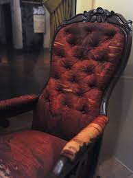 A man brings in a chair he claims was sat on by abraham lincoln in the white house and rick has it appraised in this clip from season 12, episode 27, no pawn for you! Lincoln S Final Chair Comes Out From Behind Glass