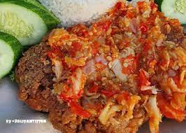 Tentu sangat familiar dengan menu yang satu. 3 Resep Sambal Ayam Geprek Lezat Dan Pedasnya Bikin Ketagihan