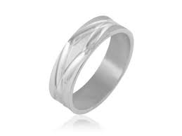 Salut tous le monde, je compte nekhteb pour les bagues en diamants, c'est plus cher, si tu veux une jolie bague c'est aux alentours de 17000 à + l'infini bonjour ucef ne me remercie pas c'est normal alors ucef je ne sais pas si tu veux offrir une bague de diamant. Alliance Homme Petit Prix 30 Modeles 2016 A Moins De 300 Euros L Express Styles