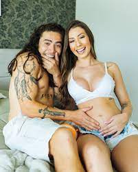 Muitos parabenizaram o casal pelo filho, no entanto, nem todos os comentários foram positivos e muitas polêmicas surgiram nas redes sociais. Whindersson Nunes E Maria Lina Anunciam Gravidez Meu Melhor Presente Quem Quem News
