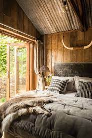 26 Rustic Bedroom Design And Decor Ideas For A Cozy And Comfy Space Cabin Bedroom Decor Rustic Bedroom Design Bedroom Decor Cozy