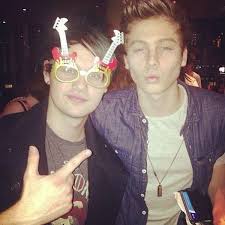 5 Seconds Of Summer Liked On Polyvore Featuring 5sos Luke Hemmings Michael Clifford And 5 Seconds Oval Sunglass Mirrored Sunglasses Mirrored Sunglasses Men
