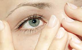 Geschwollene Augen Diese Mittel Helfen Wirklich Elle