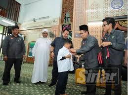 Zakat profesi atau zakat penghasilan adalah zakat yang dikenakan pada setiap pekerjaan atau keahlian profesional contohnya adalah pejabat, pegawai negeri atau swasta, dokter, konsultan, advokat, sejenisnya. Zakat Rm1 36 Juta Bantu Anak Asnaf
