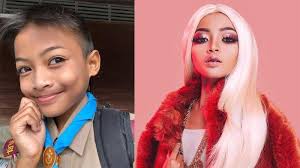 Biar kokoh, tegar, gak baperan, tangguh, dan menjaga. Potret Bocah Laki Laki Asal Thailand Yang Terkenal Karena Tutorial Makeup Sampai Bisa Bangun Rumah Surya