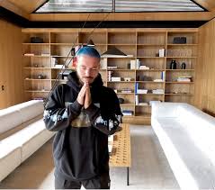 Today reggaeton superstar j balvin welcomes architectural digest for a tour of his tranquil colombian home. Architectural Digest Inside Latin Music Hitmaker J Balvin S Country Retreat And Tranquil City Home Facebook