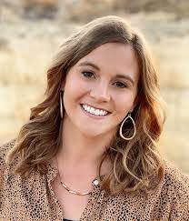 Holly Pilon's Instagram, Twitter & Facebook