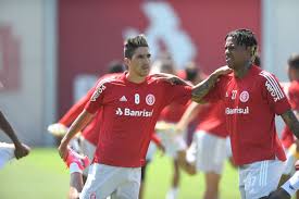 Game log, goals, assists, played minutes, completed passes and shots. Com Presenca De D Ale E Taison Internacional Continua Com Preparacao Para O Brasileiro Gazeta Esportiva