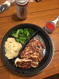 Copycat cracker barrel restaurant mac and cheese recipe, is buttery, creamy, and just maybe the ultimate comfort food! Cracker Barrel Dinner For 470 6 Grilled Chicken Tenders 230 Hot Sauce 0 Steamed Broccoli 40 And Mashed Potatoes 200 1200isplenty