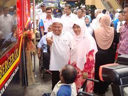 Kerajaan negeri menerusi selgate healthcare telah menambahbaik fungsi aplikasi selangkah untuk. Majlis Pelancaran Bantuan Untuk Warga Emas Oku Dan Orang Miskin Haniza Talha