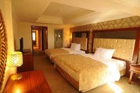 Asia royal suite palladium alışveriş merkezi'den 10 km mesafede konumlanmıştır. Royal Suite Hotel 2018 World S Best Hotels