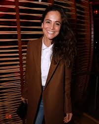 Alice braga has played antihero and queenpin teresa mendoza on usa's queen of the south for five wildly successful years, during which the show and the brazilian actor herself both gained. Queen Of The South What Convinced Alice Braga To Take On Teresa Role Tv Radio Showbiz Tv Express Co Uk
