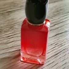 The base, vibrant and sensual, mixes intense vanilla and cedarwood to express the boldness of passion. Giorgio Armani Si Passione Eau De Parfum Reviews