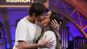 Theme da tatá werneck para google chrome 5 motivos para amar tatá werneck. Deborah Secco Da Beijao Em Tata Werneck E Afirma Adoraria Te Animar Istoe Independente