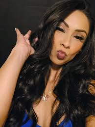 🎶Song: She blew my mind-Rick James 🧠Thoughts: Chill. Wishing for a nice  summer day ☀️Day: Cold this day. But I'm always cold. 💭Mood: Always  smiling 😃 💖xoxo, Marissa 😘