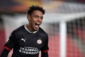 Donyell malen (born 19 january 1999) is a dutch professional footballer who plays as a forward for bundesliga club borussia dortmund and the netherlands national team. Es Wird Ernst Bvb Verhandelt Bereits Mit Holland Star Donyell Malen Bvbwld De