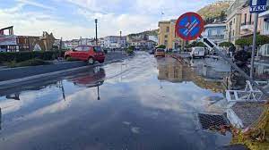 O σεισμός σημειώθηκε στις 13:51 και. Seismos Samos Shmeiw8hke Kai Tetarto Tsoynami Samos Street View Greece