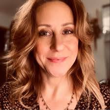 Melissa Kastner's Instagram, Twitter & Facebook