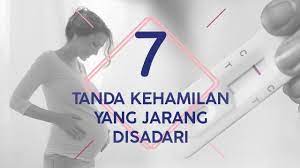 Selain kedua tanda di atas, berikut gejala awal kehamilan yang dirasakan bumil. Tanda Tanda Hamil Awal 16 Ciri Ciri Orang Hamil Doktersehat