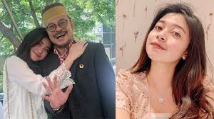 Ia meraih gelar sarjana dari fakultas ekonomi universitas hasanuddin makassar pada 2003 namun, pada pemilihan legislatif 2019 indira chunda thita memutuskan mengikuti jejak ayahnya, syahrul yasin limpo yang pindah ke partai nasdem. Inilah Sosok Gadis Cantik Yang Mengajak Mentan Syahrul Yasin Limpo Main Tik Tok Tribunnews Com Mobile
