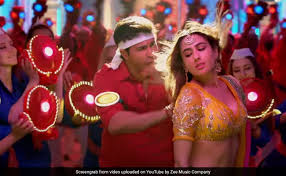 He pretends to be rich and tells one big lie after another to marry her. Coolie No 1 Song Teri Bhabhi Love Struck Varun Dhawan Can T Stop Thinking About Sara Ali Khan