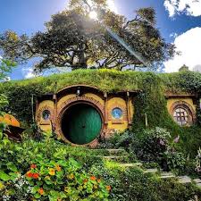 Hobbiton Ist Einfach Ein Richtig Geniales Filmset Mit Unglaublich Viel Liebe Zum Detail Mit 48 Eintritt Nicht Ganz G Hobbit House Nature Spirits The Hobbit