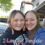 Kelly Stefanski's Instagram, Twitter & Facebook