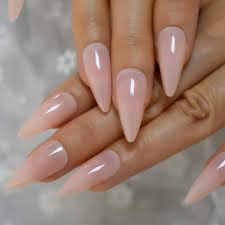 Las uñas de acrílico son un tipo de extensiones de uñas artificiales aplicadas en la parte superior de las uñas naturales. Amazon Com Alta Luz Gel Fantasia Falso Clavos Almendra Puntiagudo Color Falso Nalse Medio Largo Tamano Stiletto Consejos Con Pegamento Etiqueta Beauty