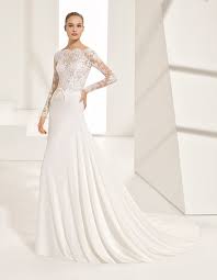 Il pizzo macramè tende ad ampliare i volumi, per questo è indicato per le spose con un fisico minuto. Abiti Da Sposa Di Pizzo 2017