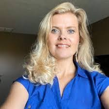 Carol Slinker's Instagram, Twitter & Facebook