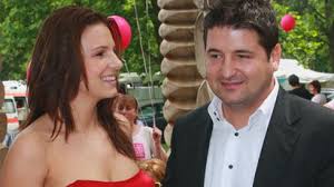 Az is kiderült, mit gondol a eszter 25 éves lett, ezért hajdú péter meglepetésbulit szervezett, hogy különlegessé varázsolja. Hajdu Peter Ellenzi Neje Mellmutetjet Starity Hu