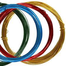 Este arame tem como base o cobre e depois leva um acabamento colorido através da electrogalvinização. Arame Liso Colorido Galvanizado 0 8mm Rainha Dos Armarinhos
