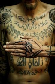 Né à uccle le 13 décembre 1992, roméo elvis, de son nom complet roméo johnny elvis kiki van laeken, est un rappeur belge, issu d'une famille d'artistes, il est le fils de la. Sadhu Le Serbe Le Tatouage Mais Pas Que Openminded