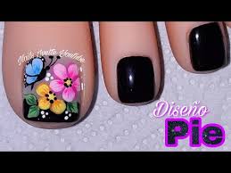 Las uñas pintadas de color rojo son un clásico, especialmente cuando se acerca el otoño y el invierno, donde apetece más que nunca el cuidado de las uñas de las manos y los pies es importante para mantener una imagen elegante mientras se consigue unas uñas fuertes, sanas y bonitas. Decoracion De Unas Flores Y Mariposa Pie Unas Decoradas Con Flores Y Mariposa Unas En Negro Youtube