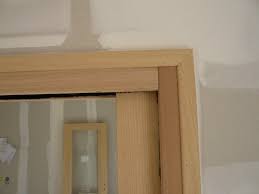 En premier lieu, vous devez vous procurez un kit de porte à galandage constitué d'un bloc porte avec un châssis métallique et un bâti d'encadrement, commencez par monter les pièces du châssis métallique. Probleme De Pose De Chassis Porte Bloc Porte 23 Messages