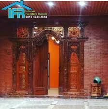Salah satu ciri khas yang paling menonjol dari rumah ini yaitu bentuk atapnya yang sangat khas. Model Pintu Gebyok Set Ruang Makan Interior Rumah