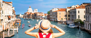 Repubblica italiana), adalah sebuah negara kesatuan republik parlementer di eropa terletak di jantung laut mediterania.italia berbatasan dengan prancis, swiss, austria, slovenia, san marino dan vatikan.italia mencakup area seluas 301.338 km² (116.347 mi²), dan dipengaruhi oleh iklim sedang dan iklim mediterania. Italia Liberal Dictionary