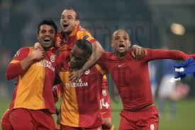 Neanche in brasile la gente è così pazza per il calcio. Soccrates Images Gokhan Zan Didier Drogba Wesley Sneijder Felipe Melo Of Galatasaray