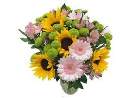 Warm Feelings Bouquet Fresh Flowers Free Uk Delivery Send Them Some Warm Feelings With This Pretty Arrange In 2020 Fresh Flowers Flowers Delivered Funeral Flowers