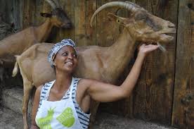 Particolari agghiaccianti emergono nell'omicidio di agitu gudeta, la rifugiata etiope di 42 anni diventata simbolo di integrazione per il 'successo' della sua azienda agricola 'bio' la 'capra felice'. Unimpresadadonna Etiope E Trentina Insieme E La Ricetta De La Capra Felice Ilsole24ore