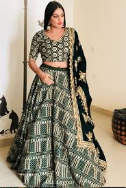 Long hairstyles are always considered as a symbol of charm and grace. Simple Hair Style For Lehenga Simple Hair Style