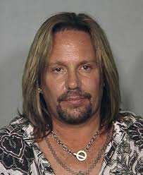 Busted 45 Mug Shots Of Famous Musicians Celebrity Mugshots Mug Shots Vince Neil