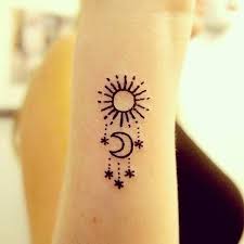 Choose this minimalistic, yet beautiful tattoo design if you want to be remarked. Moon Easy Tattoo Design Best Moon Tattoos Best Tattoos Momcanvas