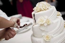 Mit Einer Selbst Gebackenen Hochzeitstorte Machen Sie Frisch Vermahlten Ein Besonderes Geschenk Torten Rezepte 3 Stockige Torte Hochzeitstorte Fotos
