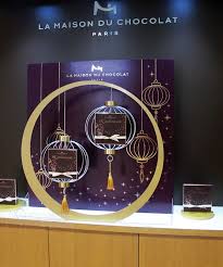 Moon Chocolate Vingtquatreavril Chocolat Maison Vitrines De Magasin Vitrine Noel
